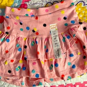 Girls ruffled skort (built in shorts underneath)Size 5T. NWT
